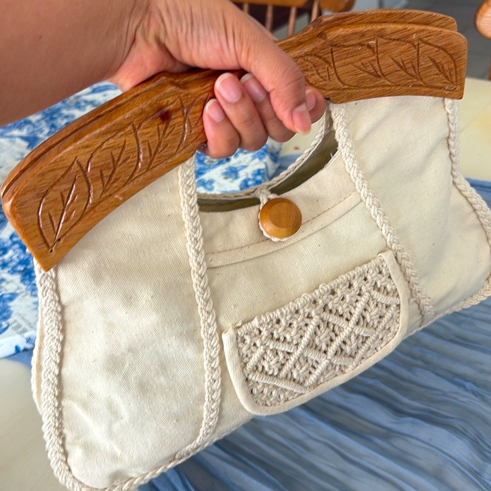 Not available ‼️‼️
Handcrafted vintage macrame 100% cotton and wood handbag